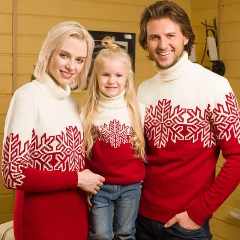 Tenues assorties pour la famille Pull à manches longues Maman Robe tricotée Doux et chaud Pull épais tricoté Noël Apparence de famille Hiver Papa Enfant Col roulé 231116