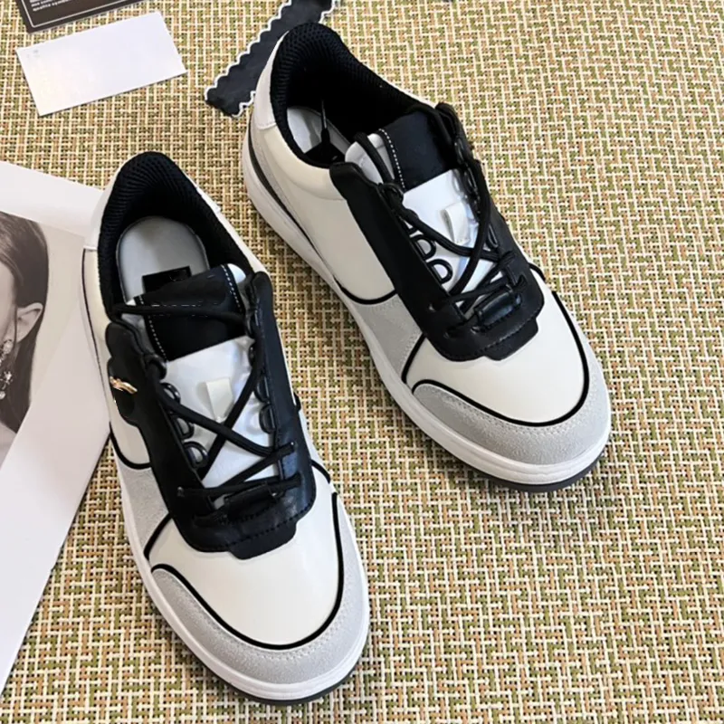 Nuove scarpe eleganti da donna Designer di lusso Marchio Lettera in metallo Classico colore a contrasto Panda Scarpa casual Suola in vera pelle Suola