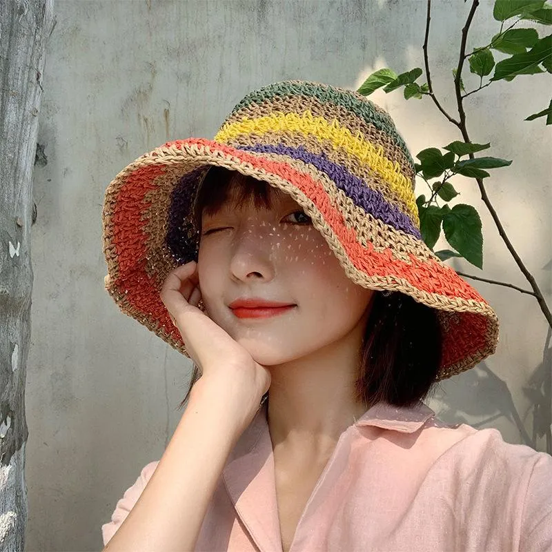Brede rand hoeden Koreaanse versie trendy straw hoed vrouwen zomerkleur gestreepte zonnebrandcrème zon heeft Japanse veelzijdige handgeweven emmer cap mujer