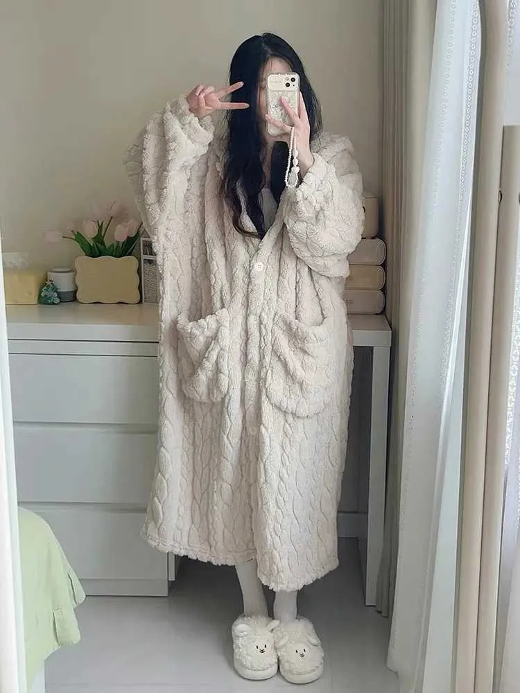  Bata de forro polar cálida con capucha para mujer