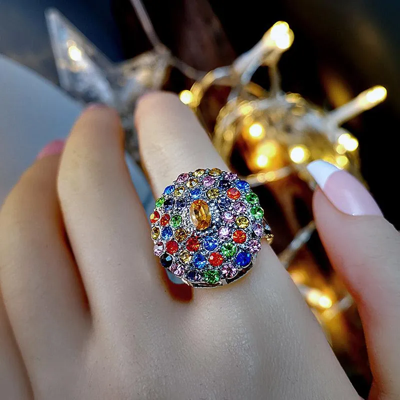 Pierścionki ślubne luksusowy wielki kryształowy pierścionek zaręczynowy vintage srebrny kolor księżniczki wycięty cyrkon dla kobiet przesadzony punk