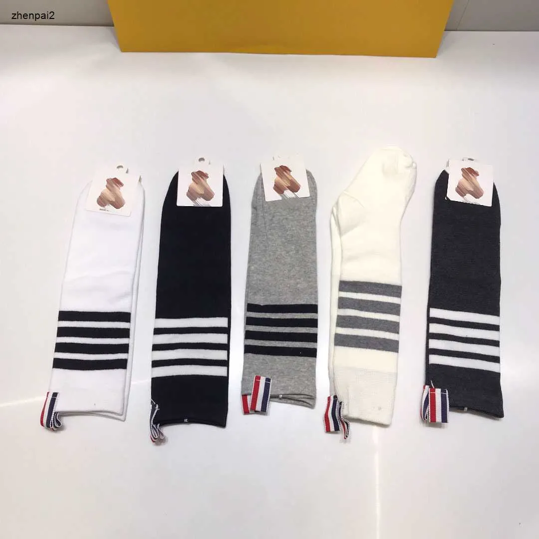 Lyxig babystrumpor Hög kvalitet Småbarn Socks Kids Designer Kläder Bekväm pojke Girl Slang Stripe Design Child Pantyhose