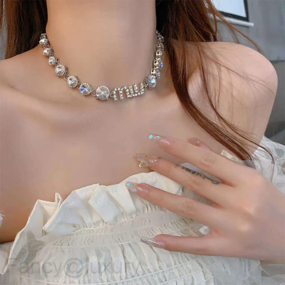 Collane con collana in argento 925 di grandi dimensioni con lettera piena di diamanti per donne con catena di clavicole con diamanti super scintillanti lussuosa e di fascia alta