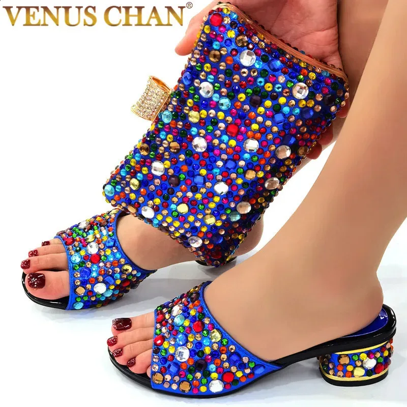 Sapatos de vestido azul cor combinando mulheres sapato e sacos conjunto decorado com strass sapato africano e conjunto de saco para festa em mulheres Itália sapatos 231116