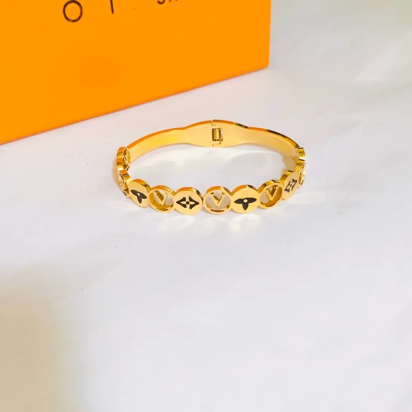 Pulseira de aço inoxidável sem desbotamento estilo clássico pulseira de casamento designer de joias de natal pulseira de presente de aniversário amor pulseira de alta qualidade novas joias atacado