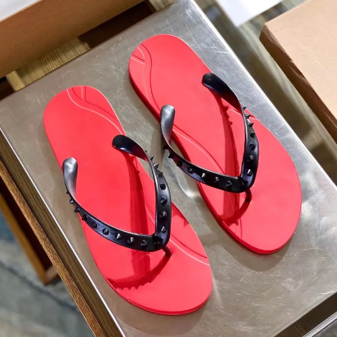 Kırmızı Flip Flops Terlik Yaz Sandal Slayt Sandale Dış Mekan Kaydırıcıları Anti Kaydırma Tasarımcı Katır Kauçuk Düz Kadınlar Erkek Perçin Rahat Sıradan Siyah Beyaz Plaj Seyahat Ayakkabı Dip