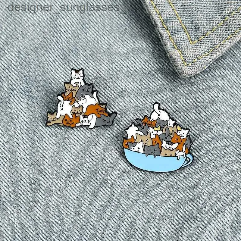 Pins Broschen Eine Tasse Katzen Emaille Pin Katze Kaffeetasse Becher Broschen Tasche Lel Pin Cartoon Tier Kätzchen Abzeichen Schmuck Geschenk für Kinder FreundeL231117