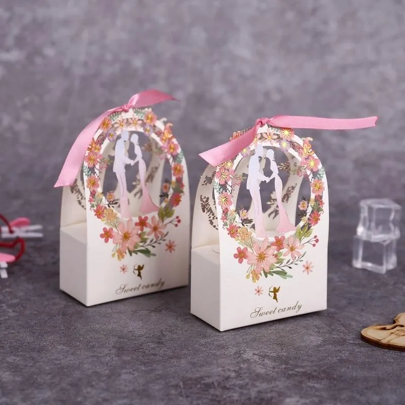 ギフトボックスパッケージングウェディングスウィートキャンディー花嫁花groom花の小さな箱ゲストウェディングの恩恵をありがとうパーティー用品