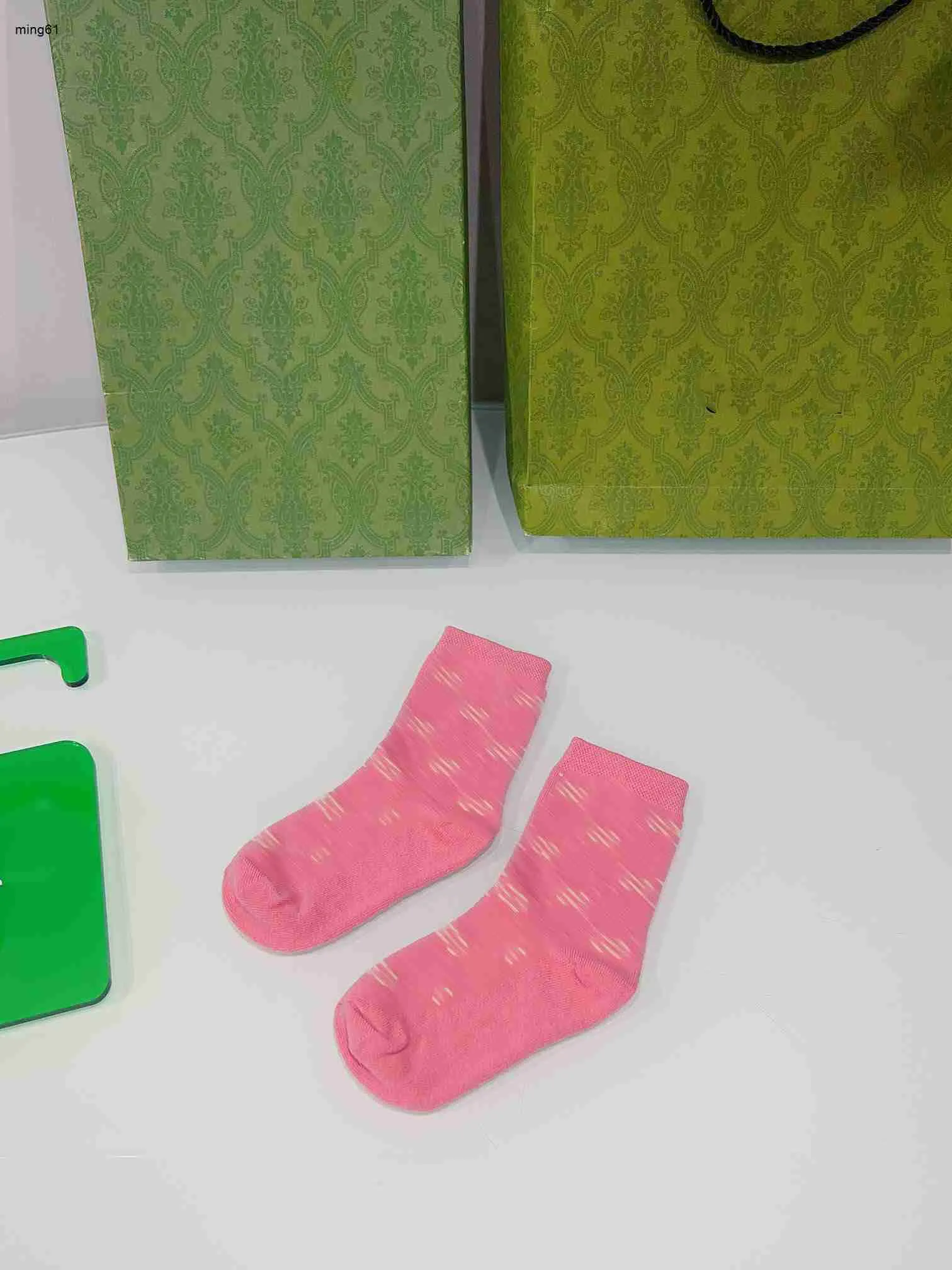 Brand Baby Socks Toddler Strumpor Ett paket med fem par barn Designer Kläder pojke flicka slang Grid Letter Printing Child Pantyhose