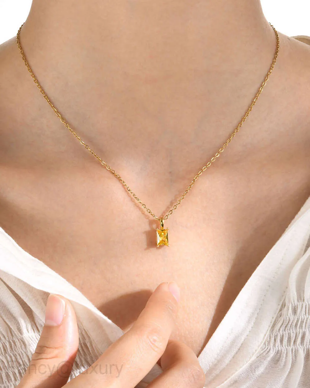 18k Guldpläterad kvinnors halsband personlig och trendig fyrkantig kubik zirkoniumhänge halsband med utökad kedja smyckesparti gåva YW21PN-1785