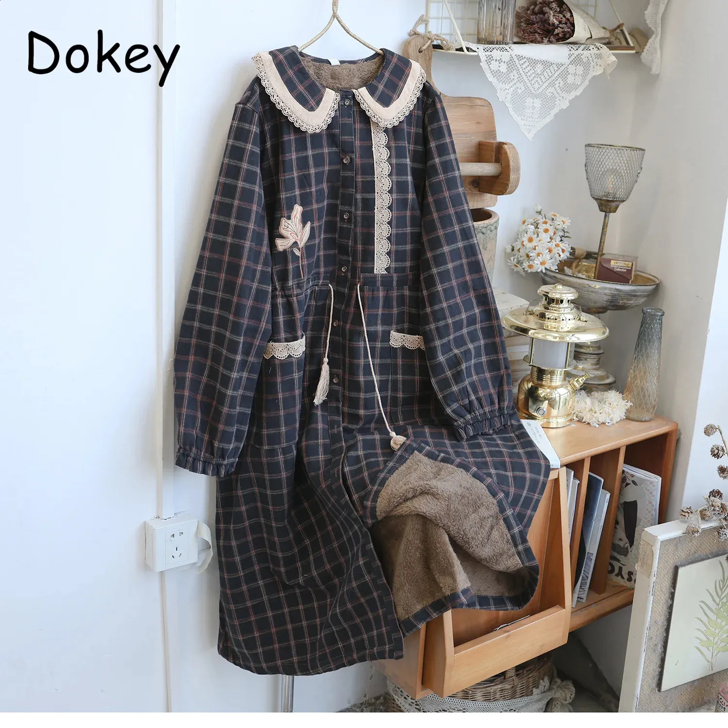 Women's Down Parkas Vintage Plaid Kawaii Parkas Winter Japanese Mori Girl Peter Pan Collar Long Fleece Jacket tjock varm bomull vadderad kappa 231116