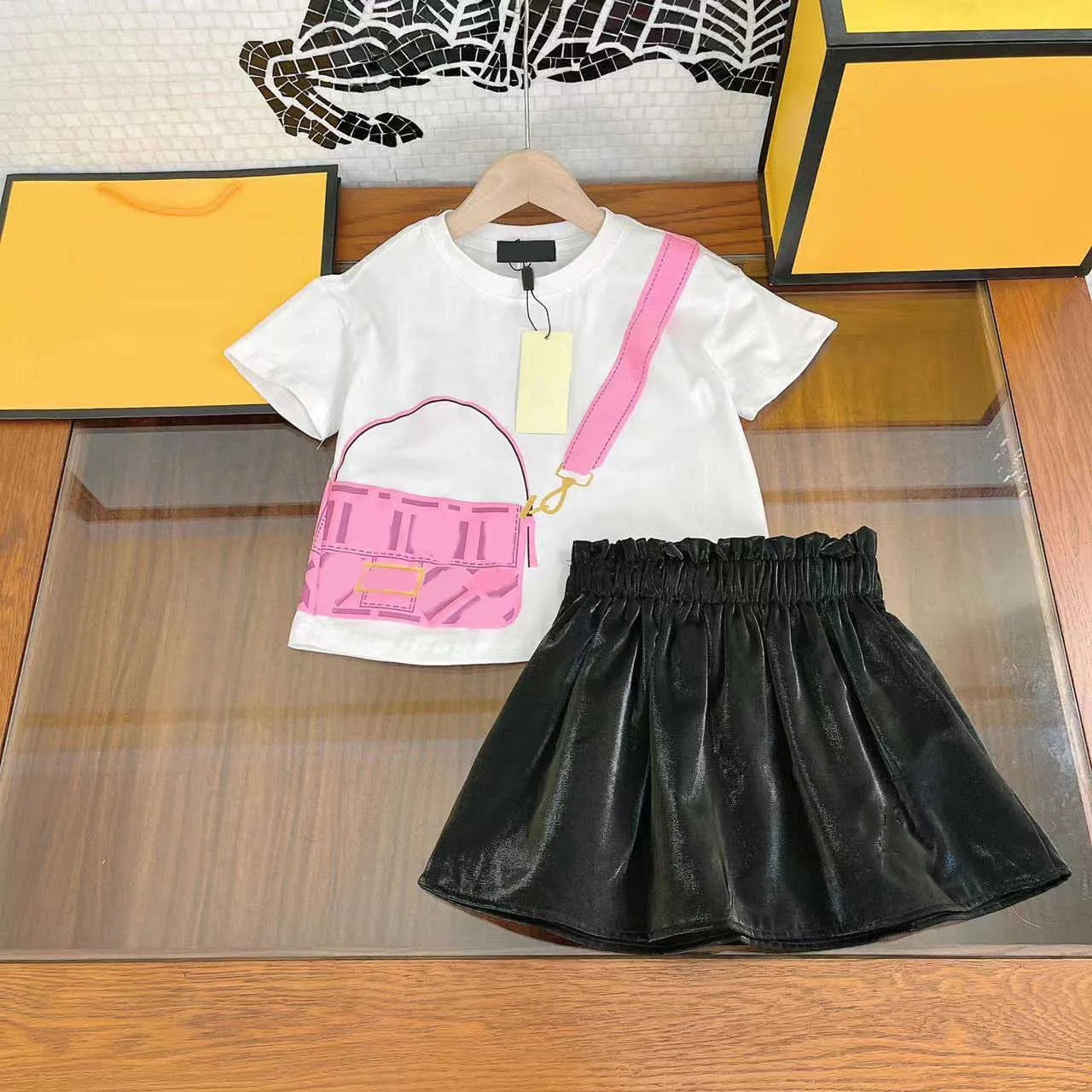 23ss kid sets skirt set kids designer clothes girls Round neck Pure cotton Satchel print design t-shirt embroidery skirts suit High quality baby clothes