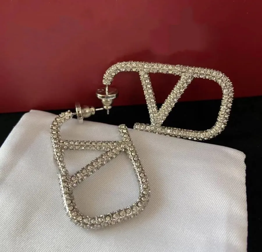 Modeörhängen designer för kvinnor stud hjärta form pärla kristall guld dubbel v brev sier smycken klassiska louiselies vittonlies