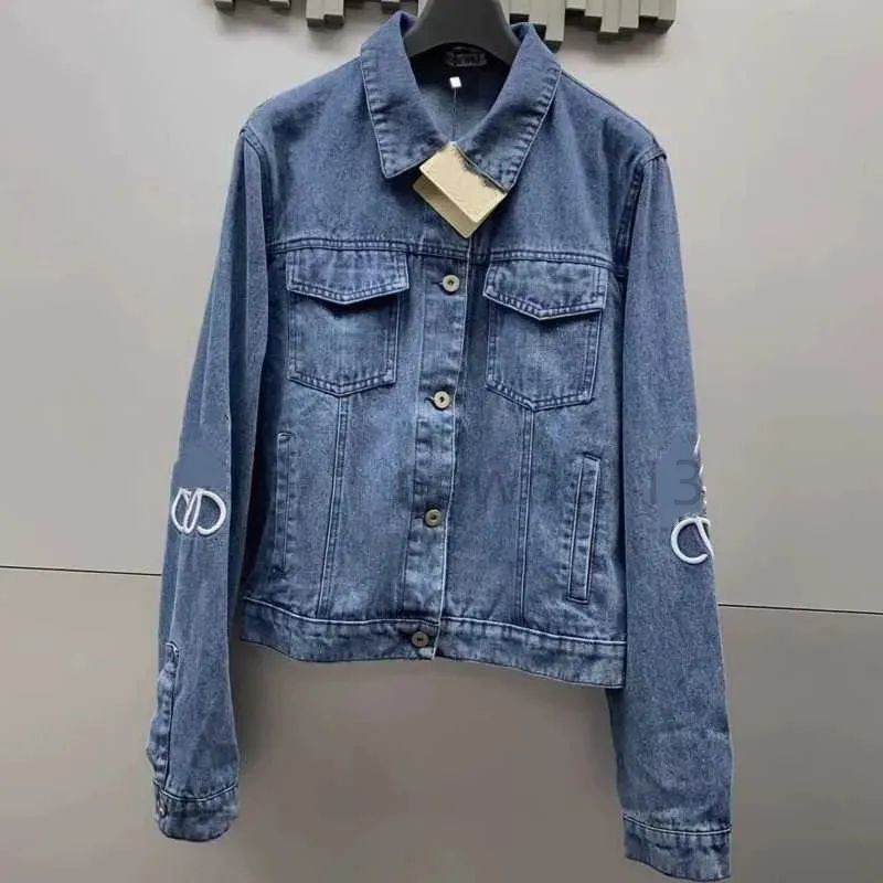 2023 Fashion Denim Jacket Designer Jacket broderad denimrock med Lapel Pocket Cardigan Coat för bekväma kvinnokläder