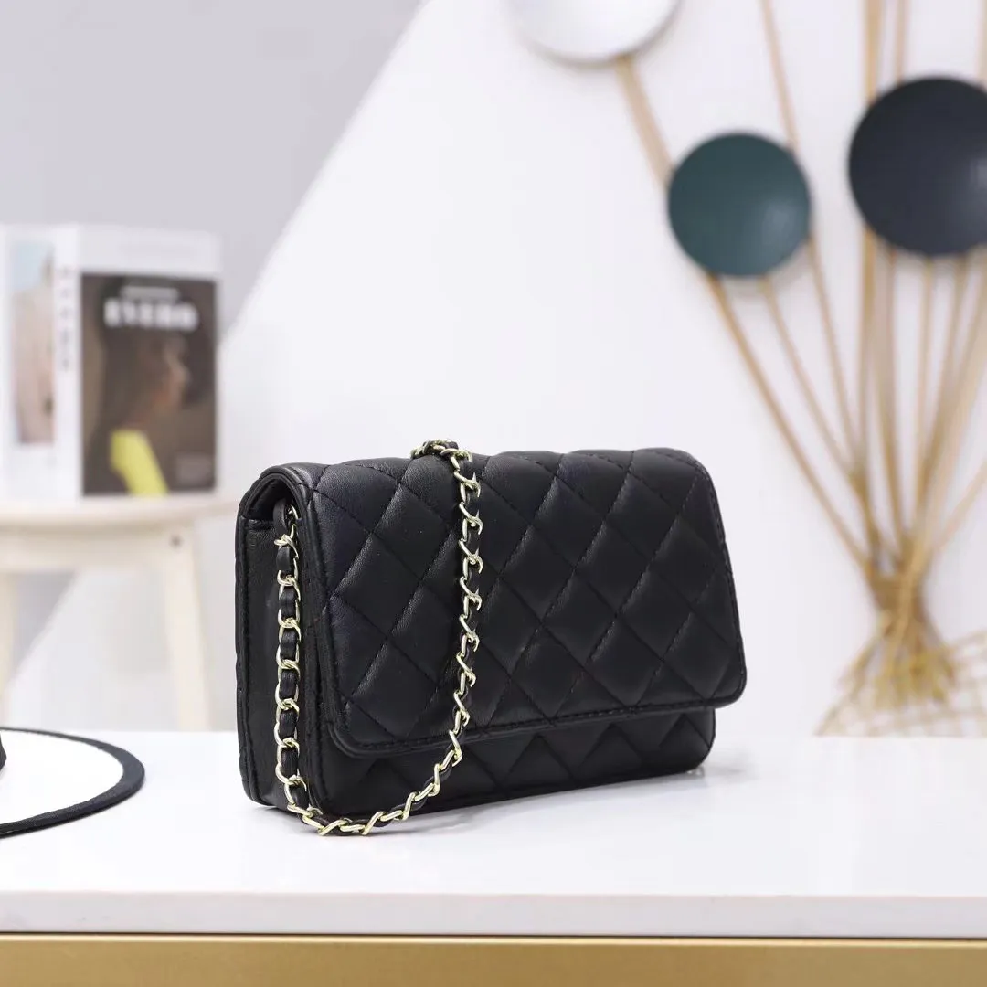 ALDO Menifee Black Quilted Cross Body Bag With Double Gold Chunky Chain  Strap | Lyst