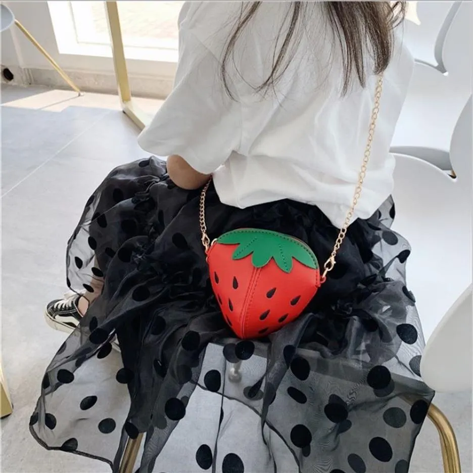 Söta flickor Strawberry Change Purse Fashion Kids Stereo Strawberry Zipper Messenger Bag Metal Chain Children Single-Shulder Bag Y2235M