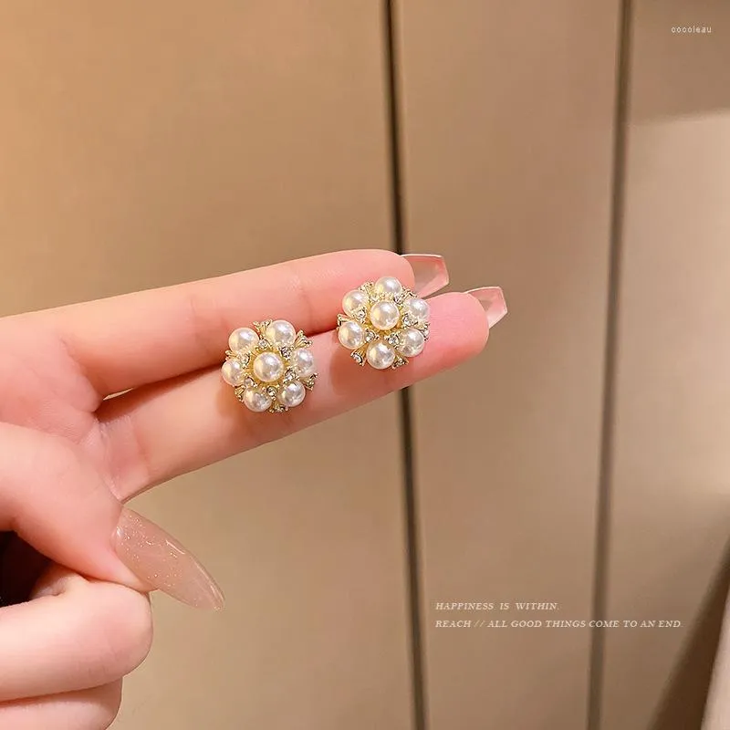 Pendientes de botón Coreano Premium Perla Palomitas de maíz Mujeres Simple Pequeña fragancia Net Red S925 Plata Aguja Temperamento