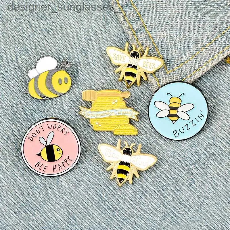 Piny broszki pszczoły szkliwa szpilki niestandardowe homofoniczne be miłe uratuj broszki pszczoły worka ubrania lel pin różowy niebieski okrągła odznaka miodna biżuteria prezentsl231117