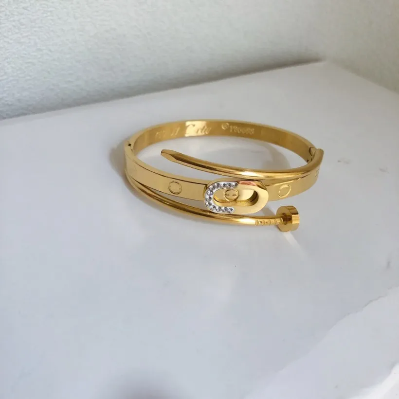 Nowe prezenty Boguń 18K Gold Splated Charm Bangle Wysoka jakość stali nierdzewnej No Breaks Bransoletki Urodziny Miłość Biżuteria