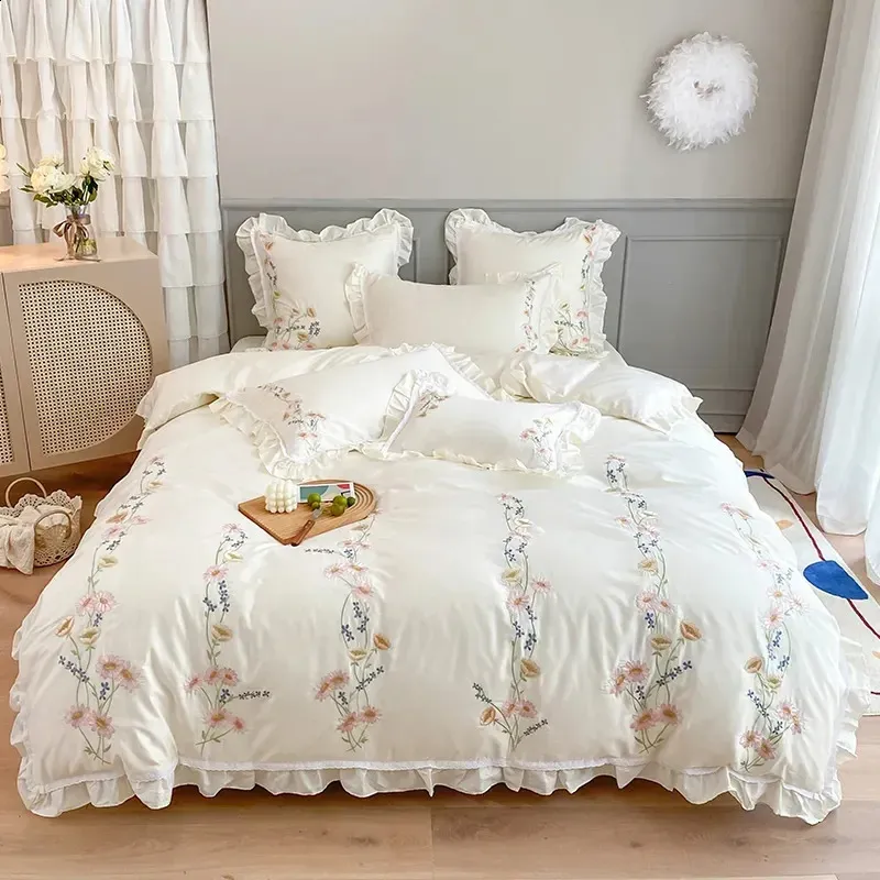 침구 세트 80 Longstaple Cotton Fourpiece Set 100 All Pure Girl 's Heart Emboidery Ruffled Bed Sheet Quilt Cover 231116