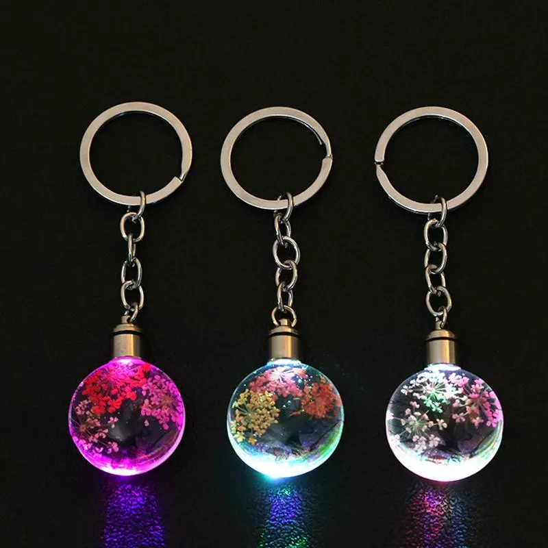 Keychains LUCKYAROMA Crystal Led Light Keychain Styling Colorful Car Key Chain Ring Dry Flower Glasses Pendant Keyring For Gift
