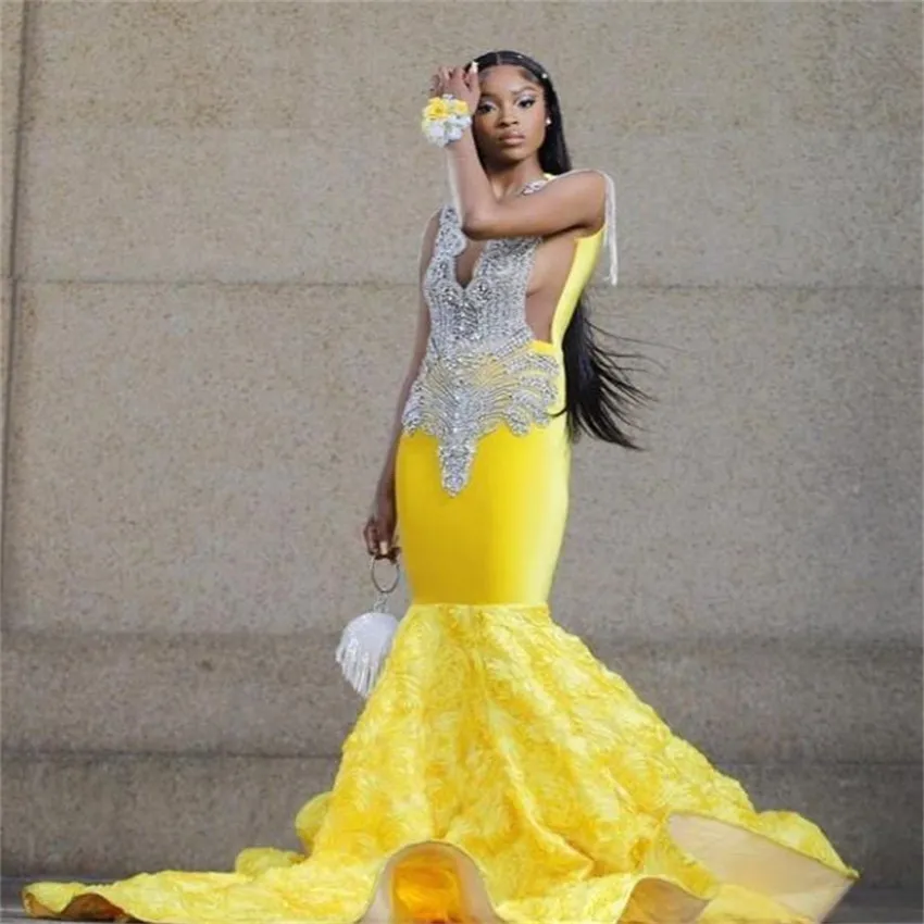 Splendido abito da ballo giallo in cristallo per le donne nere Plus Size Sirena 3D Abiti da sera floreali Elegante compleanno Abiti da festa formale 2023 Robes De Bal Vestidos