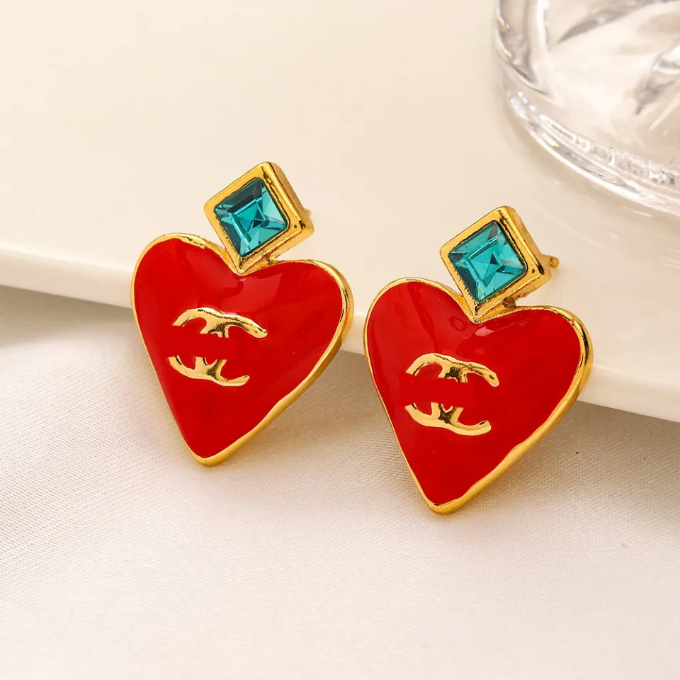 Boucles d'oreilles de la lettre de créateurs style de mode élégant grand boucle d'oreille de cœur rouge pour femmes bijoux accessoires de mariage cadeaux de haute qualité