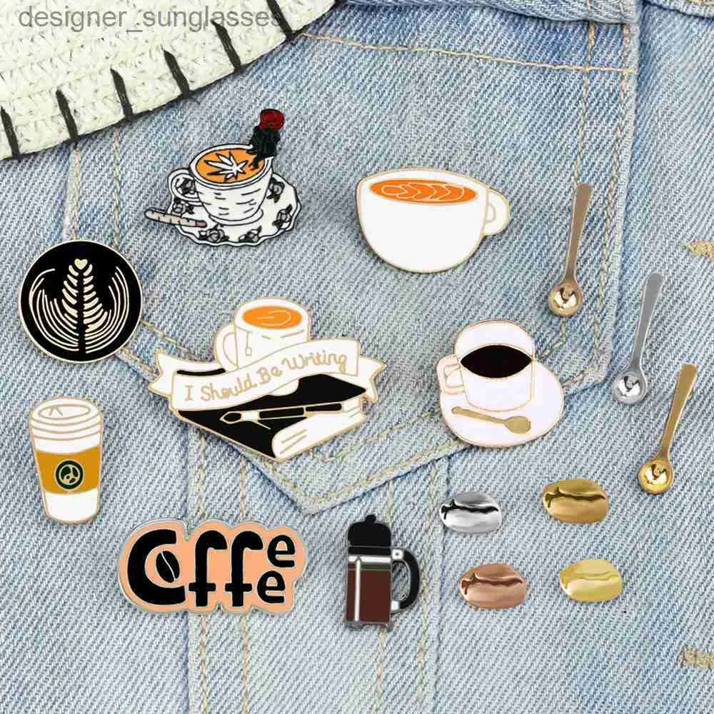 Broches Broches Collection de café Broche en émail pour Barista Vintage Rose Thé Latte Americano Broches Machine à café Mini Badge de grain de café JewelryL231117