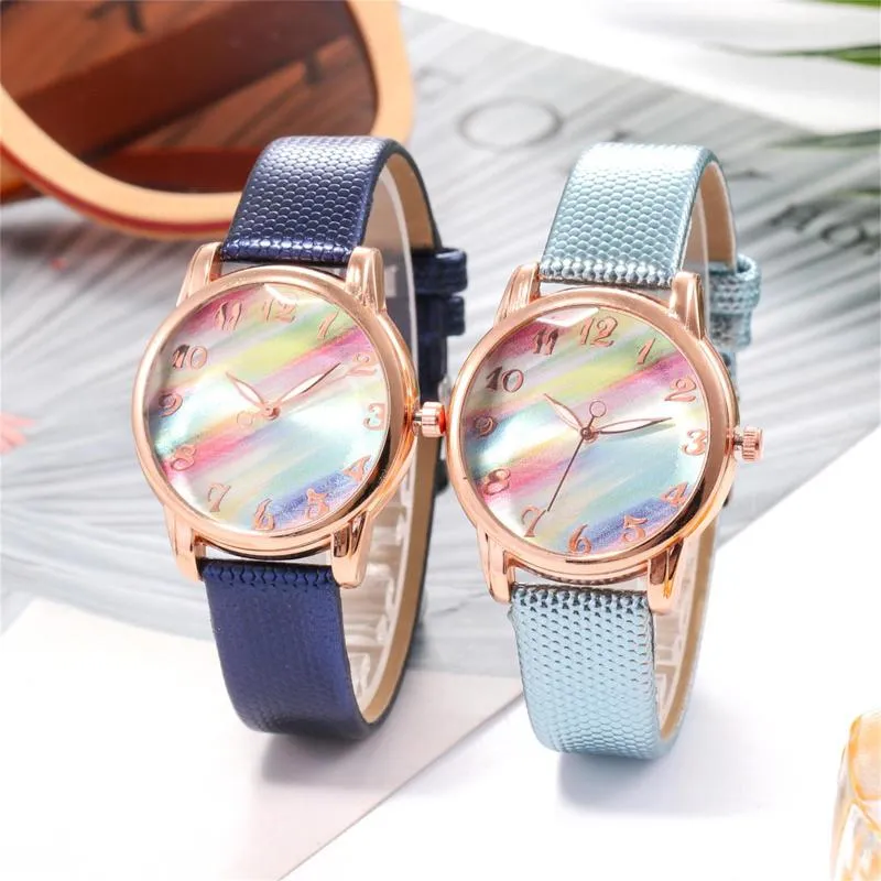 Bilek saatleri renkler için saatler Kadınlar Günlük Kuvars Analog Bilek Saati Deri Band V Strap Top Montre Femme