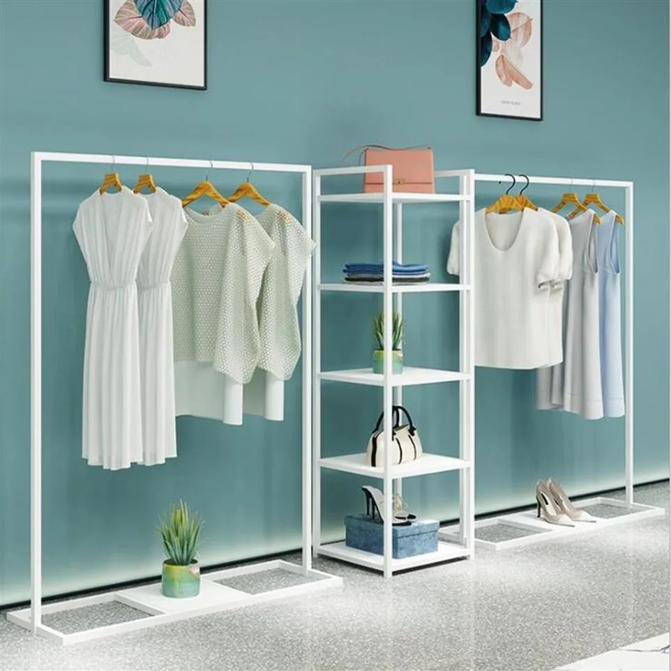 Simples loja de roupas expositor rack tipo chão prateleira de loja masculina pano pendurado roupas racks branco contra o wal219o