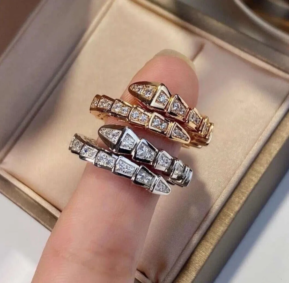 Duygu Tasarımcı Yüzük Halat Knot Yüzük Lüks Diamonds Moda Yüzük Kadınlar İçin Moda Yüzükleri Klasik Takı 18K Altın Kaplama Gül Düğün Toptan