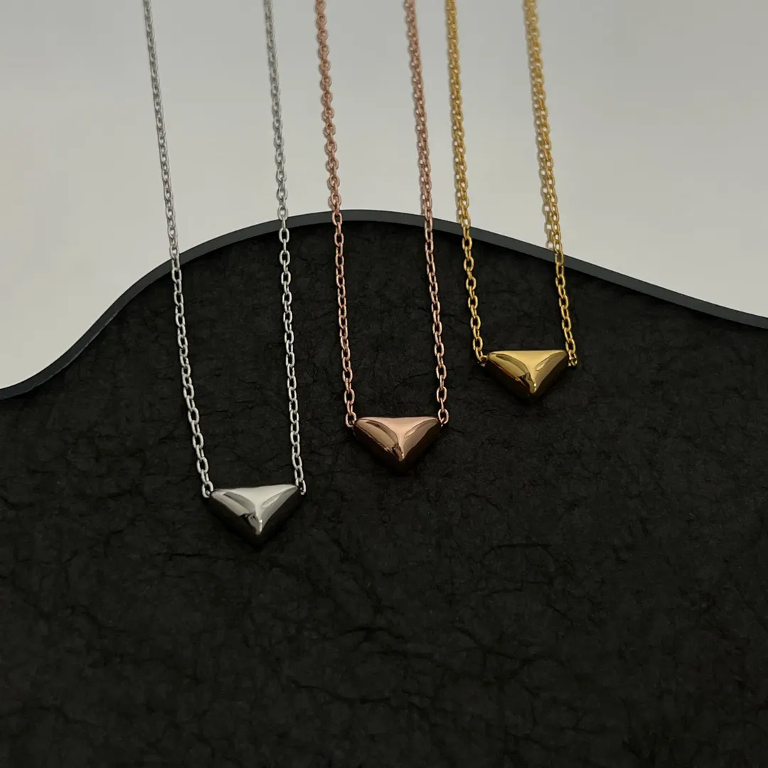 Trefärg Titanium Steel Necklace Classic Invertered Triangle Brand Necklace Pradity Micro - Standard Necklace All mode