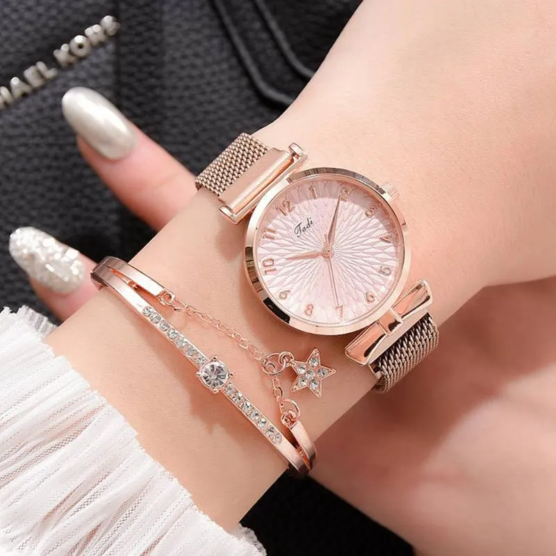 Avanadores de pulseira Women Watches Bracelet Set Ladies Assista Casual Leather Quartz Wristwatch 2pcs Clock Trendy GiftSwristwatches