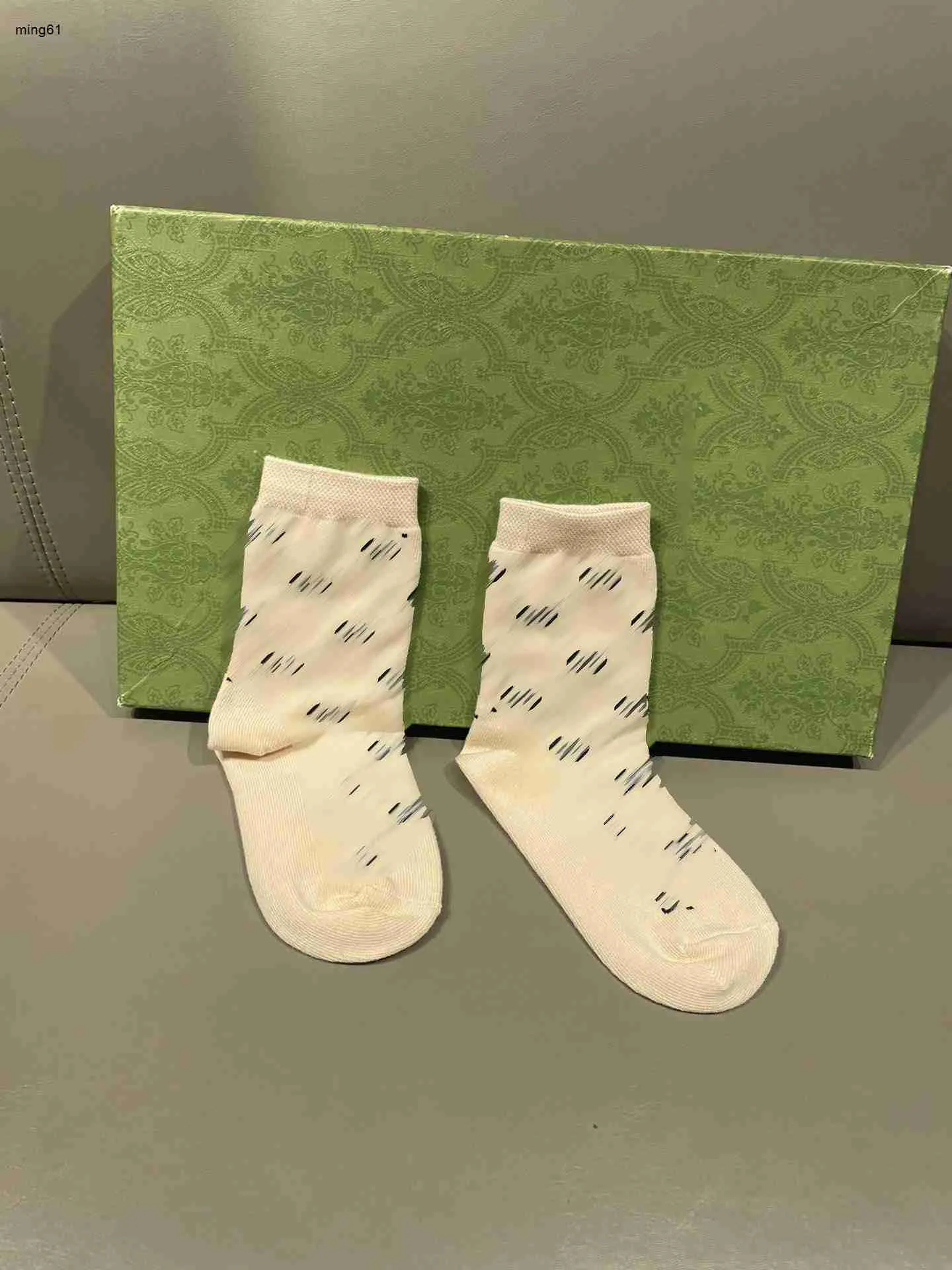 Brand Baby Socks Toddler Strumpor Ett paket med fem par barn Designer Kläder Grid Letter Printing Child Pantyhose