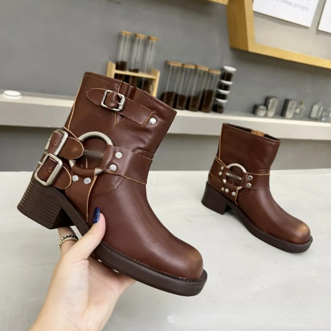 Kobiety projektantki kostki 2023 Moda jesień i zima nowe klamry paska retro buty damskie Doc Martens Knight Boots