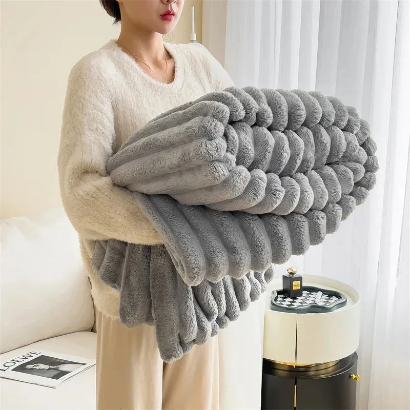 Coperte Imitazione Velluto di Coniglio Autunno Caldo Coperta da Letto Calore Accogliente Corallo Pile Coperte per Divano per Gettare Comode Lenzuola Invernali 231116