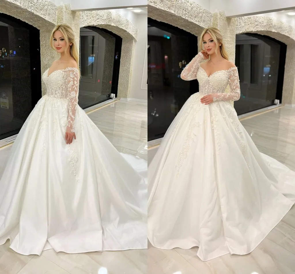 Gorgeous Plus Size A Line Wedding Dresses Lace Applique Long Sleeves Off Shoulder V Neck Sweep Train Garden Bridal Gowns Vestido De Noiva Custom