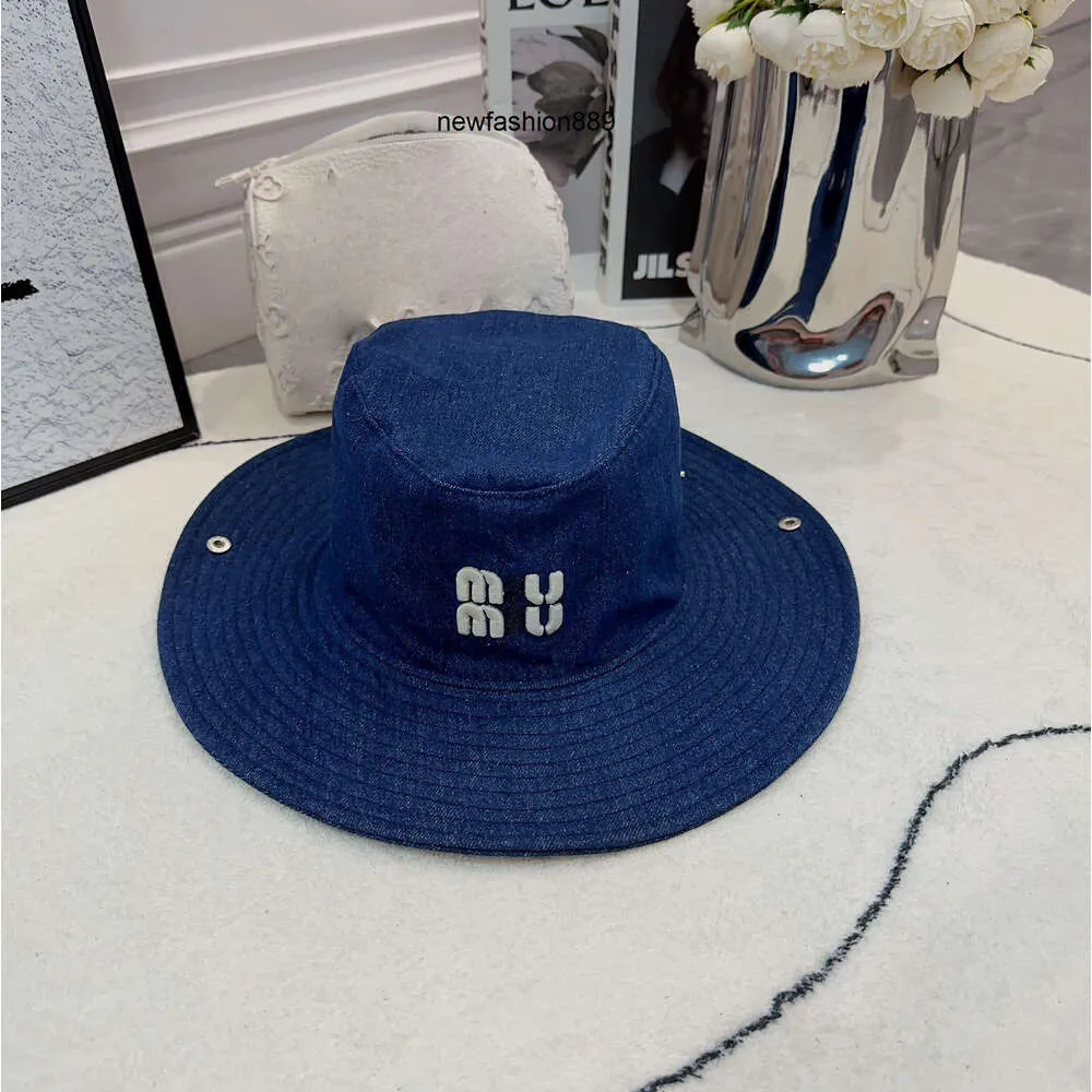 fashion luxury Protection Sun Couple Vacation Designer bucket hat Women Summer Travel Fashion Letter 3D Embroidery Wide Brim Hats