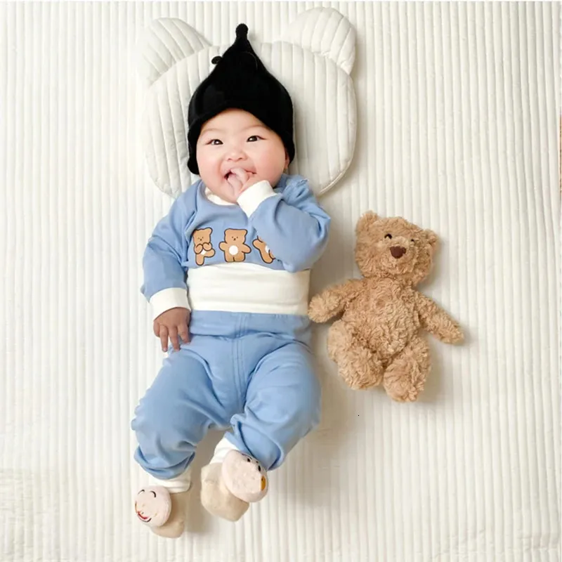 Pijamas primavera outono bebê meninos roupas bebê menina de manga comprida casual pijama coreano macio o-pescoço casa algodão conjunto infantil roupa interior 231117