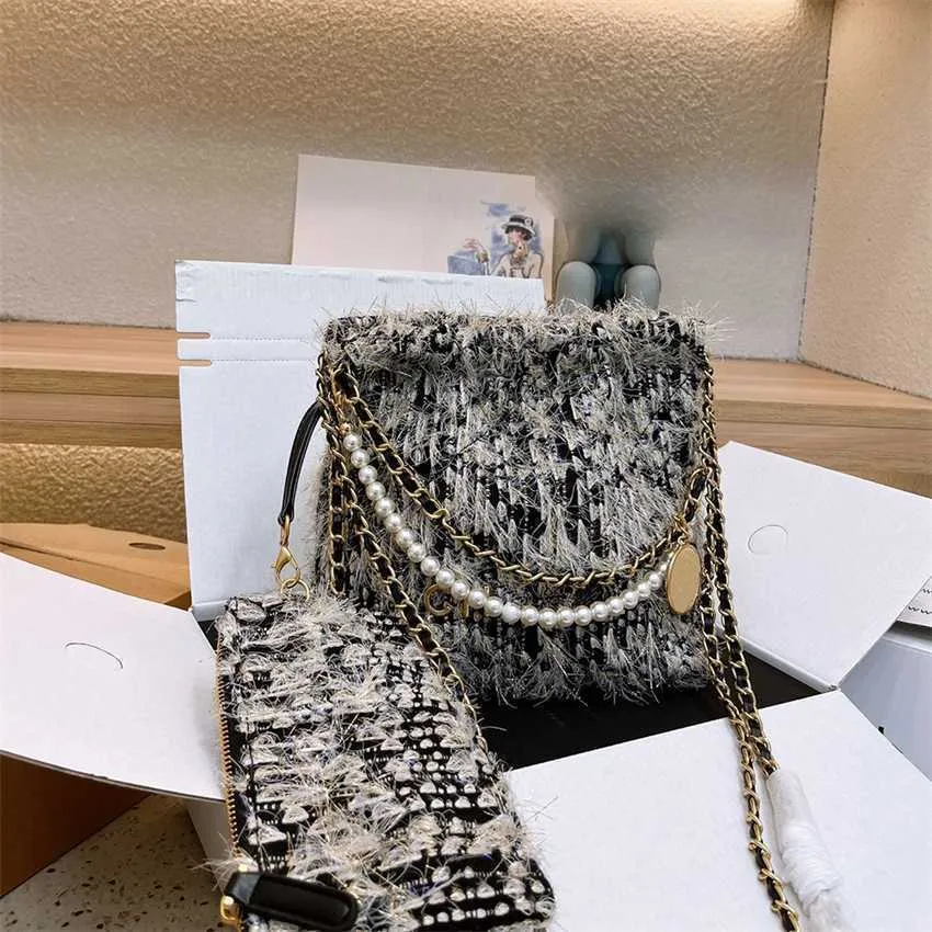 Chic Cane Winter Plüsch -Umhängetaschen Weibliche Perlenkette Designer -Tasche flauschiger Kunstpelz -Crossbody -Taschen für Frauen Ketten Luxushandtaschen und Geldbörsen