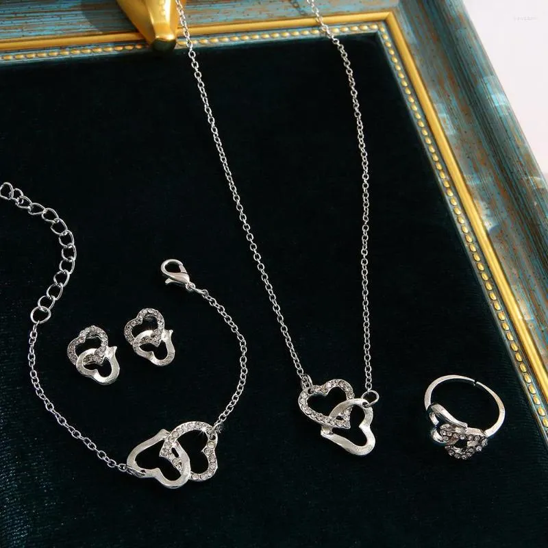 Halsbandörhängen Set Shiny Crystal Heart Earring Ring Armband Smycken för kvinnor Girl Silver Color Connect Fashion 2023