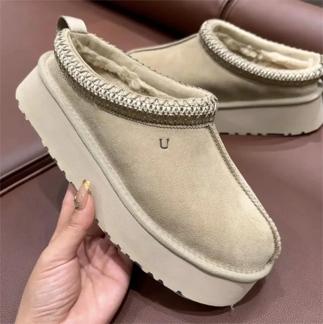 Stivali firmati Pantofole Tasman Tazz seme di senape Ciabatte in pelliccia di castagno Pelle di pecora Stivale classico con plateau ultra mini Scarpe slip-on invernali in lana autunnale Tomaia in pelle scamosciata con scatola