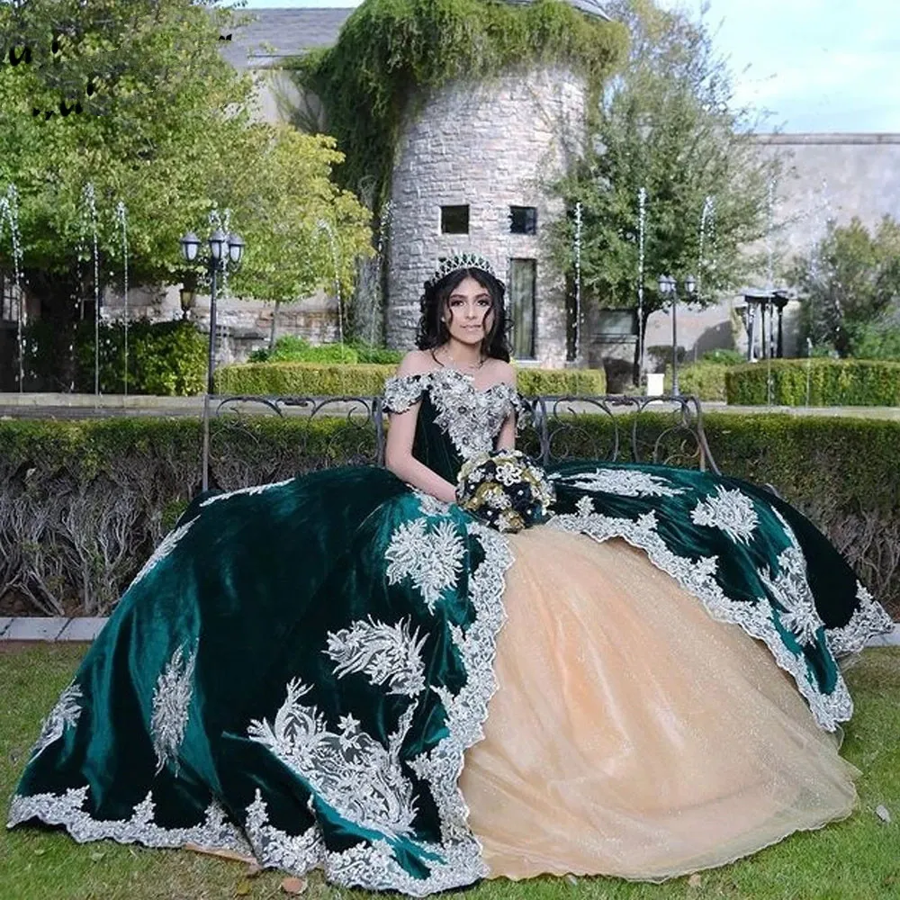 Vert Veet princesse Quinceanera robes Appliques Robe d'anniversaire de bal hors de l'épaule à lacets Robe douce 16 Robe 322