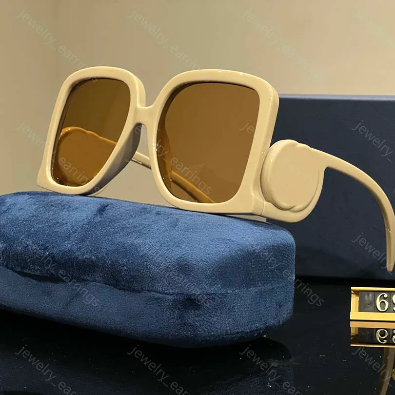 Designer solglasögon för män kvinnor lyxiga fyrkantiga solglasögon g jumbo toppkläder bekväm online kändis mode goggle strand solglasögon 4 färger