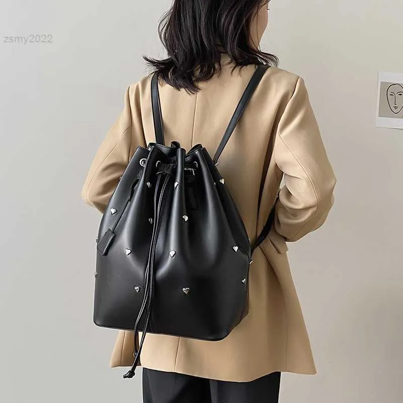 Shoulder Bags Top Brand Rivet Bucket Bags for Women High Quality PU Shoulder Bag Designer Backpack Cute Purses and Handbags Luxury Backpack