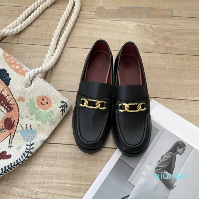 Chaussures habillées Automne Mode Cuir Ringer All-Match Petites chaussures en cuir de haute qualité Boucle en métal pour femmes de haute qualité Chaussure unique noire
