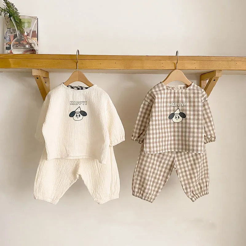 Kledingsets Baby katoenen linnen kleren Set geruite cartoon casual tops broek 2 stks baby set schattige jongensmeisjes comfortabele baby outfits 230418