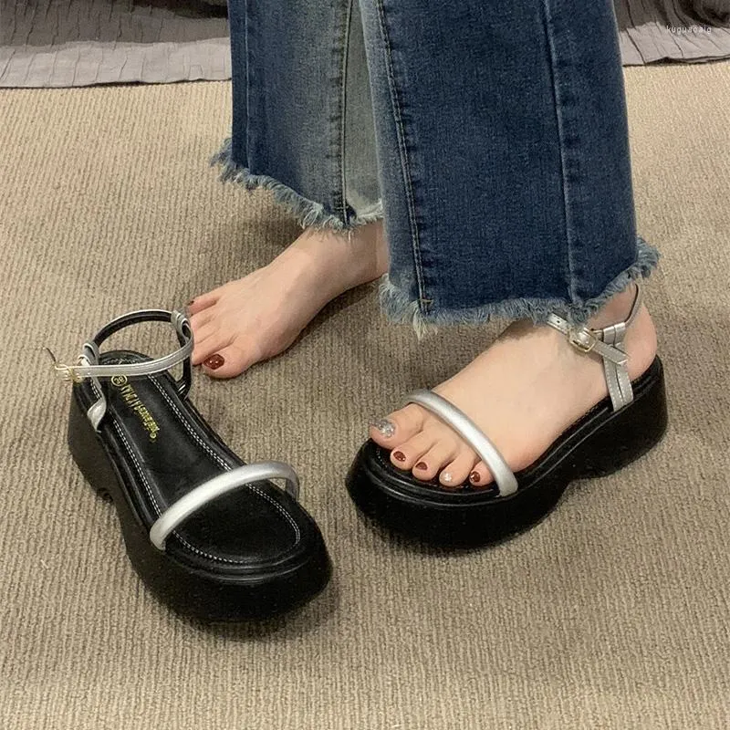 Сандалии летние квартиры платформ обувь женские дизайнерские повседневные 2023 тренда мода открытая нога Slingback Slipers Slides