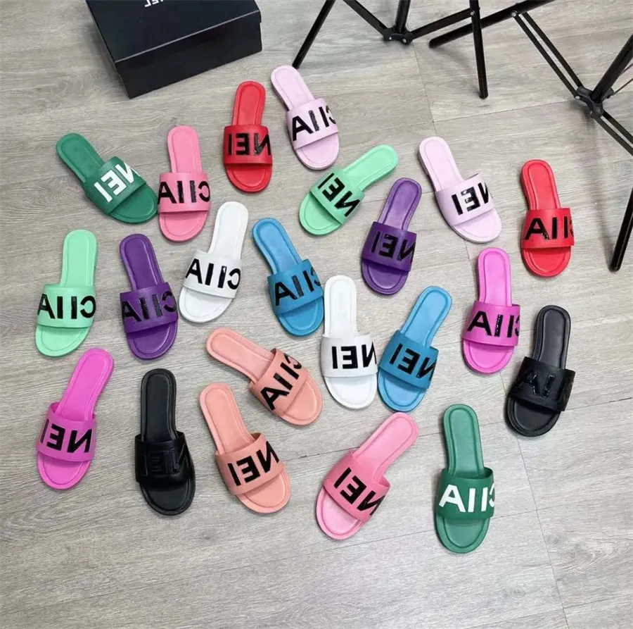 2023 luxe merk Slippers zomer nieuwe netto rode mode brief platte vrouwen slippers flip-flops Kleine geurige wind slippers strand schoenen vrouwen Casual Designers sandalen