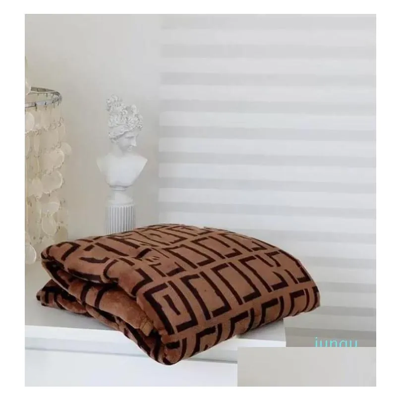 Cobertores Designer Home Throw Tide Letter Mtifunction Cobertor Portátil Ao Ar Livre Viagem Carro Sofá Cadeira Cobertores Delicado Presente 14 Drop Del Dhmy6